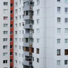 Koszty budowy bloku mieszkalnego: Zaskakująco niskie lub wysokie wydatki?