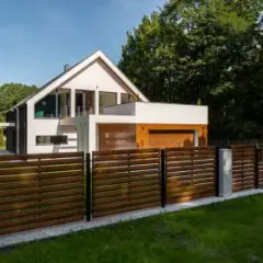Ile kosztuje metr ogrodzenia? Ceny różnych typów płotów 2023