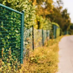 Odległość ogrodzenia od drogi gminnej. Unikaj błędów i kar!