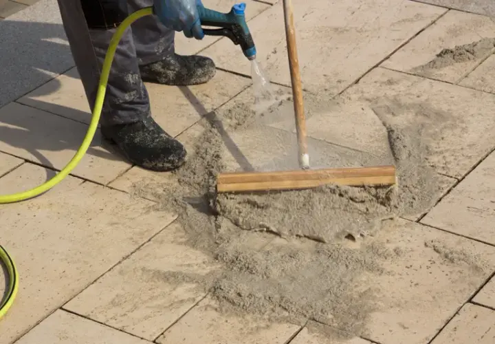 Skuteczne zabezpieczenie fug na tarasie: 5 sprawdzonych metod