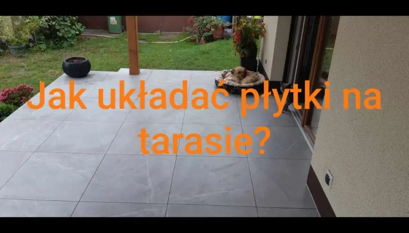 Jak położyć płytki na tarasie: 8 kroków do trwałego efektu