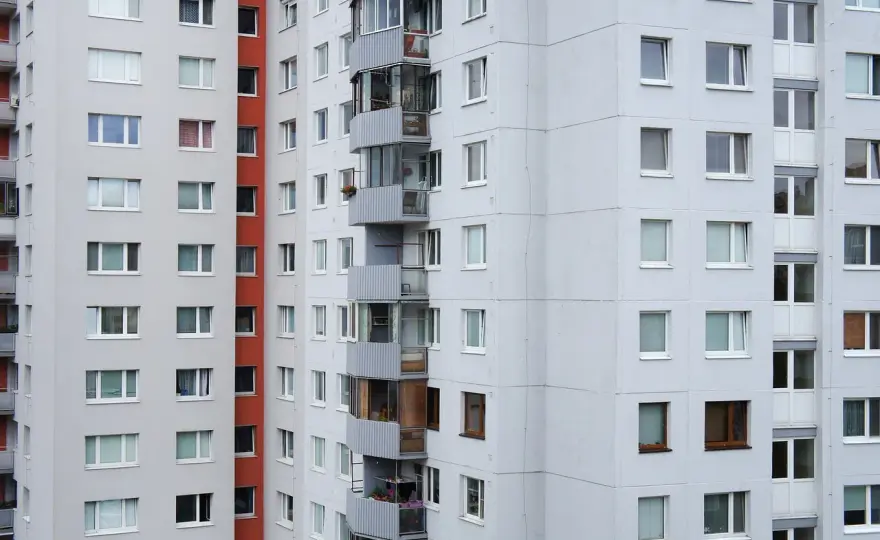 Koszty budowy bloku mieszkalnego: Zaskakująco niskie lub wysokie wydatki?