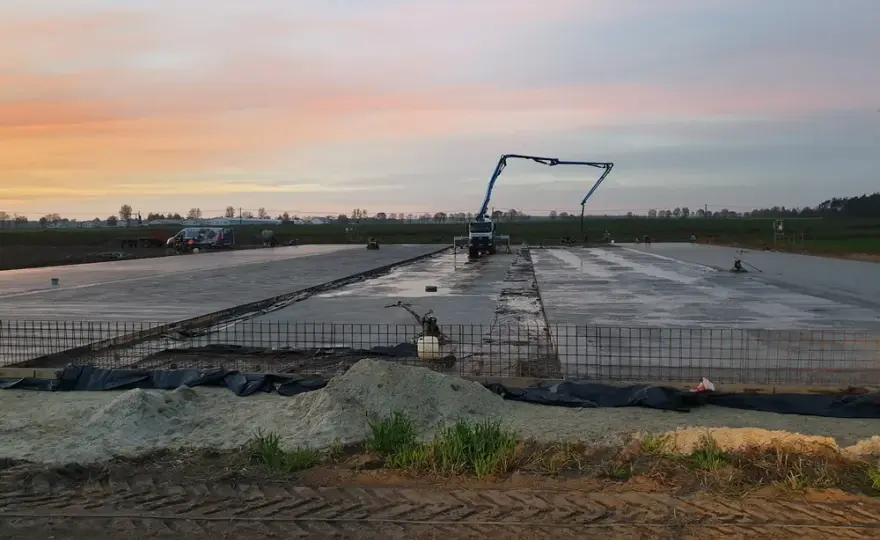 Koszt budowy płyty obornikowej. Ile zapłacisz za solidną inwestycję w gospodarstwie?